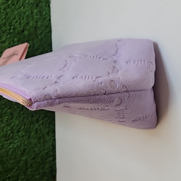 NWT JUICY COUTURE Travel Cosmetic Makeup Bag ,Wedge Pouch, Velour Lavender - Picture 10 of 17